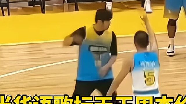 当华语歌坛关王周杰伦 开始打篮球