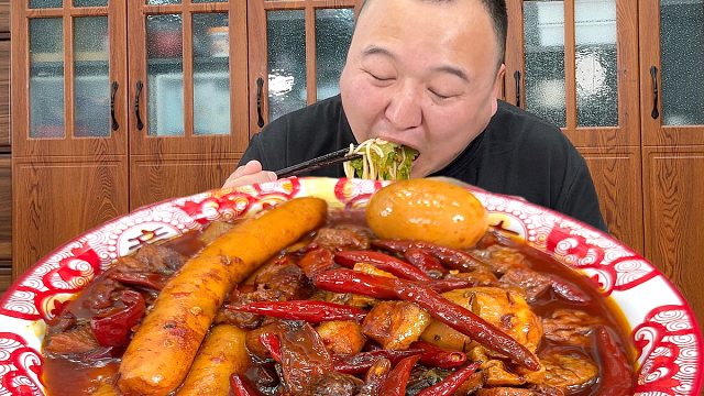 碳水炸弹预警！劲道面条裹满红油，越辣越上头，嗦到停不下来！