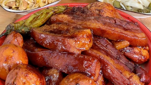 把子肉，酸菜炒粉条，简单两个下饭菜。