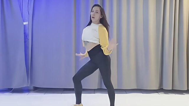 俄罗斯姑娘才艺表演24.03.20_王者(安妮亚)00