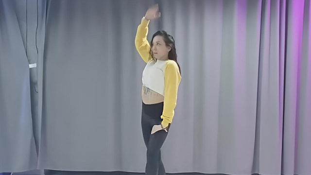 俄罗斯姑娘才艺表演24.03.20_王者(安妮亚)01