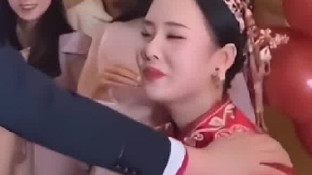 后面男的是初恋或者意难平吧