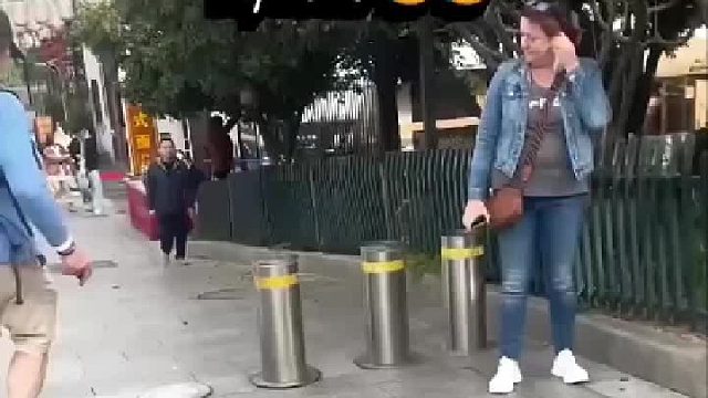 刚开始我还以为它会蹦起来