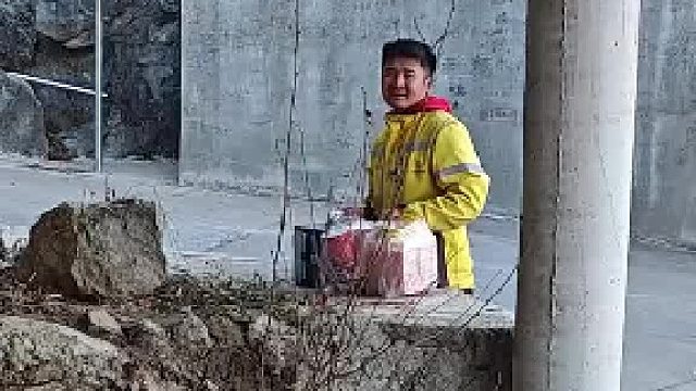 顾客在老君山山顶点外卖,给外卖小哥干懵了