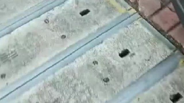 这个白衬衣小子这么停车，确实欠揍。