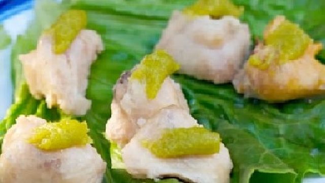 挑战一分钟内吃完一罐干噎酸奶