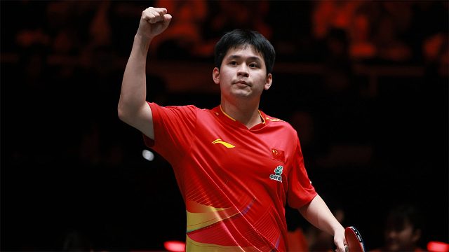 张本智和被打到哑火了！林诗栋彻底杀疯了，国乒战胜日本队夺冠