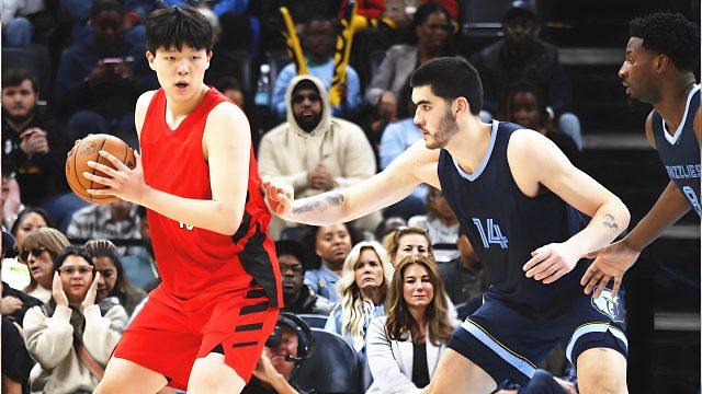 高个对决！杨瀚森两次单挑伊迪：梦幻转身双手暴扣 轻巧勾手