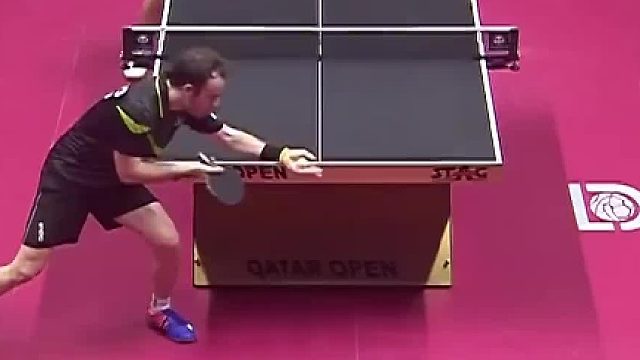 许昕对阵西蒙·高兹，英文为Xu Xin vs Simon Gauzy