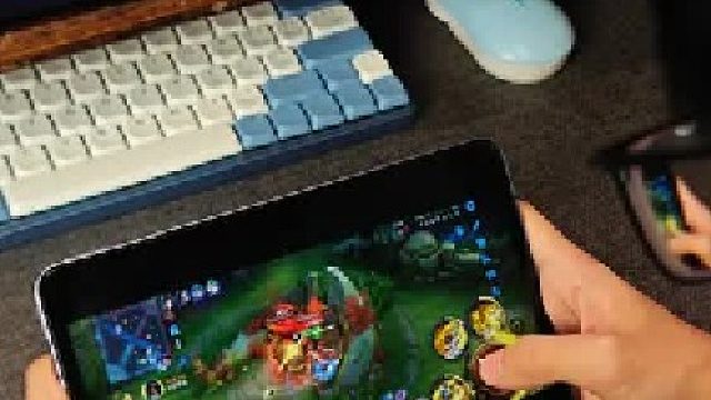 超大屏占比视觉无界，流畅体验全天在线！