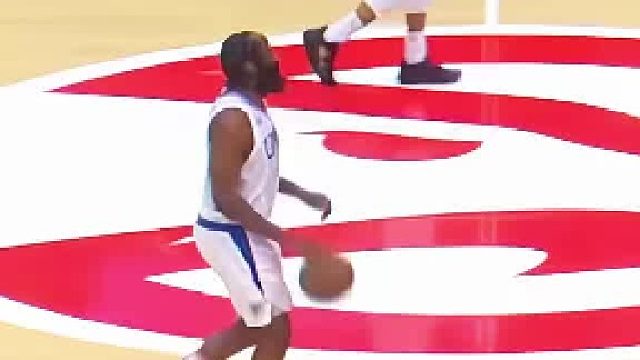 哈登攻势凌厉，特雷杨无力招架