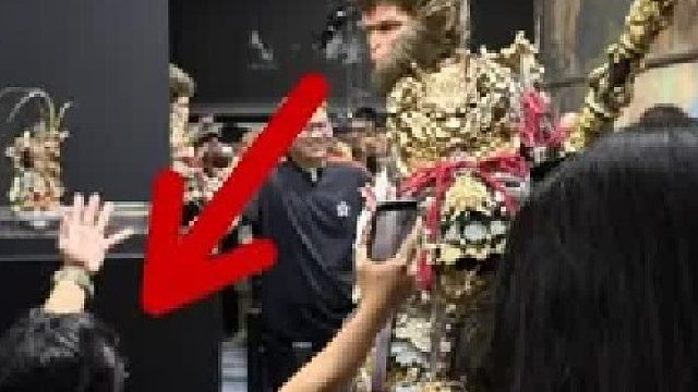 他竟然给大圣下跪了！2025WF手办模型展贴脸开大