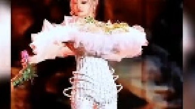 张韶涵演唱会腰下薄纱反设计造型引争议