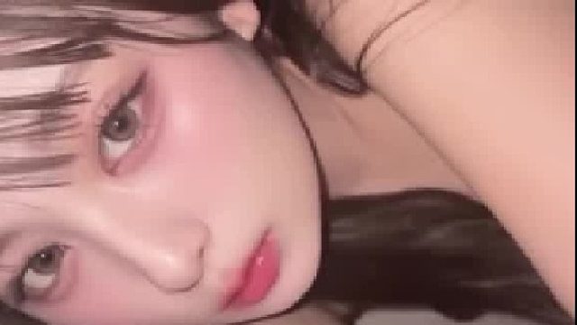 能不能看我一眼呀