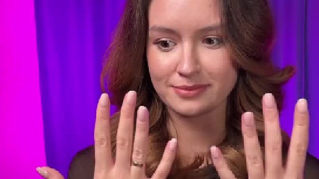 揭秘她为何拥有11根手指的魔术之谜