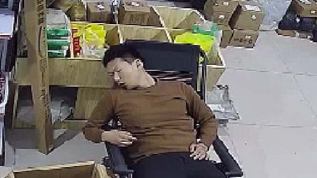 没抬手之前，我以为他被阴阳附体了呢