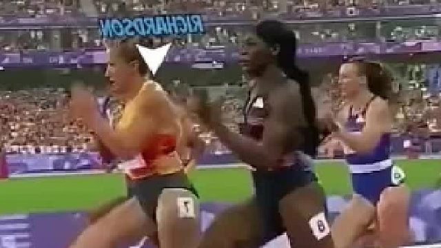 美国飞人理查德森，临近终点她还有空看别人，实在是太强了