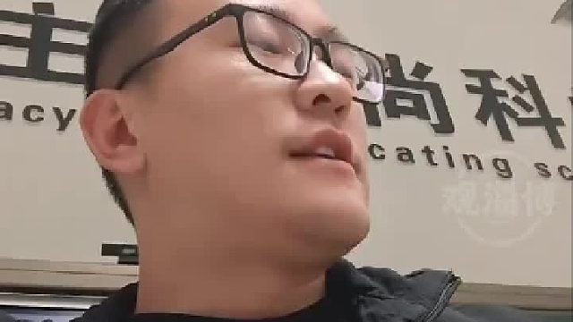 期中考试班级全校第一，历史老师请全班同学吃烤鸭。