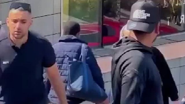 这个老六是真的欠欠儿的