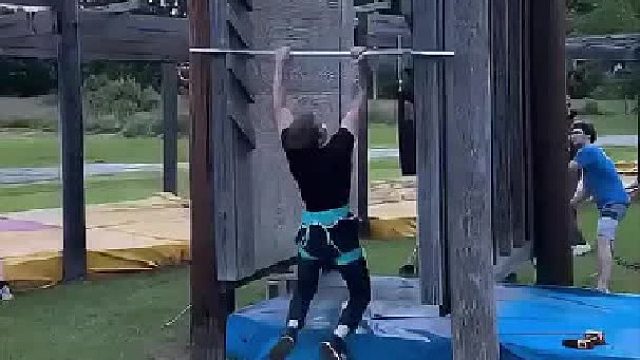 生命不应该在沉默中腐朽，应在激情中燃烧！