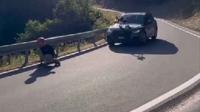 生命不该在沉默中腐朽，应该在激情中燃烧