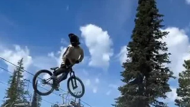 极限骑行，请勿模仿！