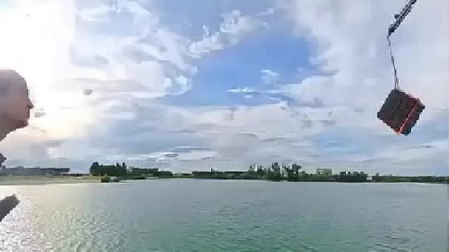 生命不应该在沉默中腐朽，应在激情中燃烧！