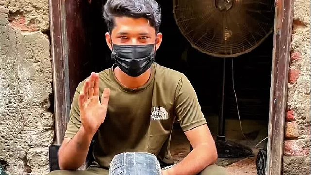 巴基斯坦师傅翻新汽车轮胎