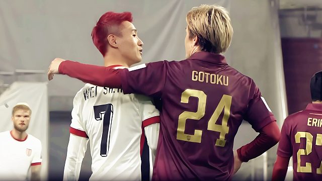 愣头青！韦世豪推倒日本球员造冲突，连续怒指回喷对手