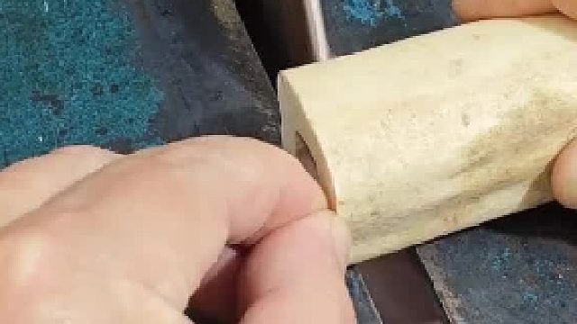 用饭店熬汤煮过的牛骨头做一枚戒指