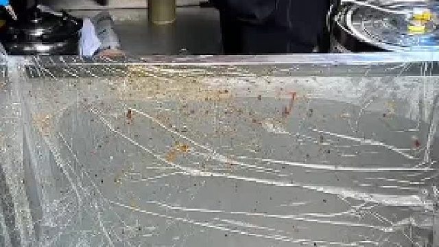 终于吃到了聋哑大叔的拉丝糖葫芦。。。