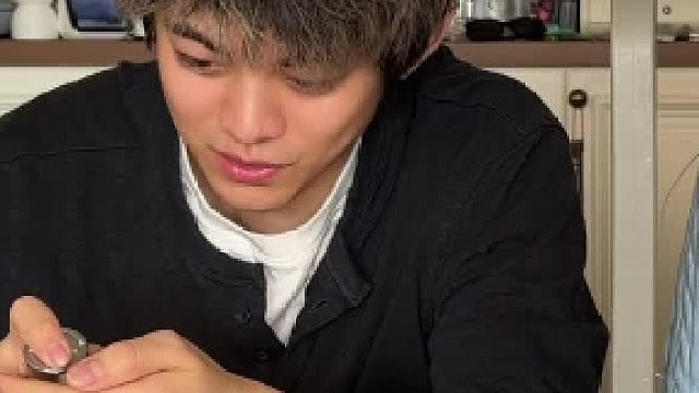 一说谎就憋不住笑是怎么回事