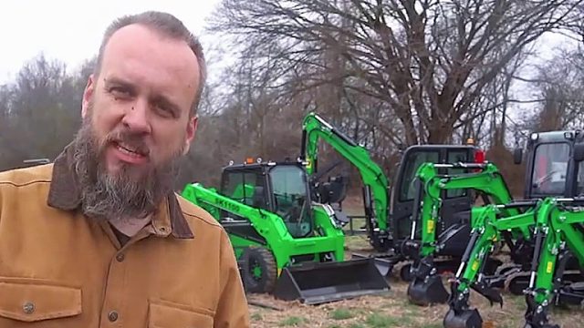 美国农场主表示，中国产挖机才是你真正买得起的建筑设备！