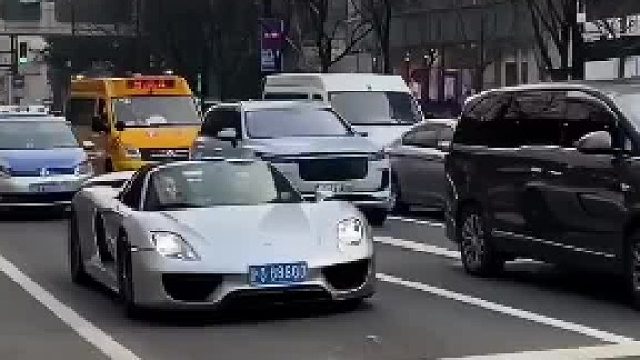 勤奋不一定有钱 但秦奋是真的有钱