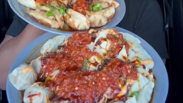 看得出来小哥吃的非常满意