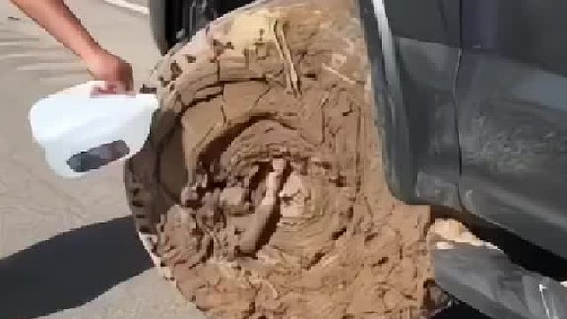 这事你打119吧，打110来也没用110也得打119过来帮忙啊