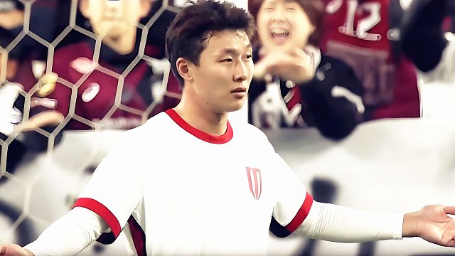 争议判罚！李扬禁区“放倒”对手送点，蓉城被日本劲旅绝平