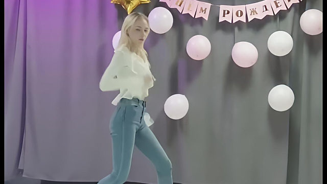 俄罗斯姑娘才艺表演24.03.22_秀儿(拉达)01