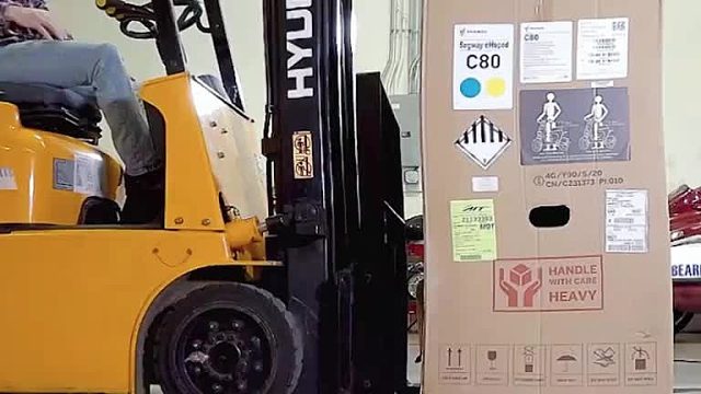 男人花2万元从中国网购一台9号电动车，测试之后只能用来买菜？