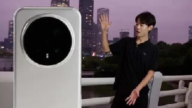 手机能读心，拍照能追色。想你所需，做你所想，尽在荣耀旗舰AI手机