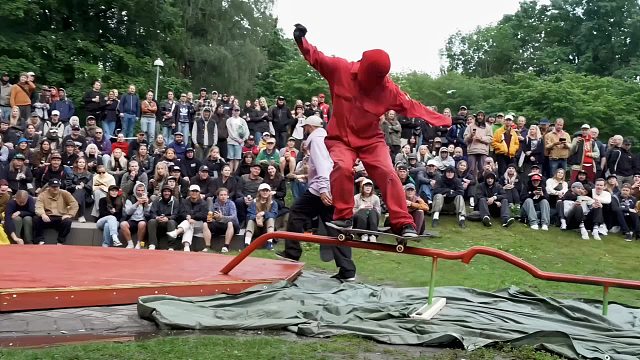 极限滑板挑战赛，全部通关，就能赢得1000美刀的大奖