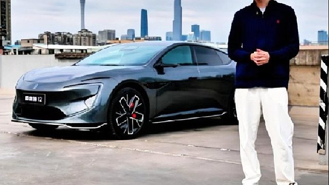 这台车比我还会预判！阿维塔12是不是长了“4只眼”