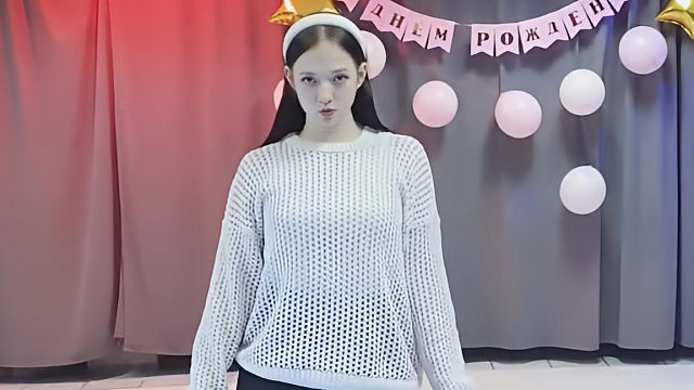 俄罗斯姑娘才艺表演24.03.22_铁锤(安吉丽娜)00