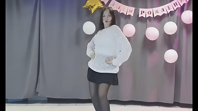 俄罗斯姑娘才艺表演24.03.22_铁锤(安吉丽娜)04