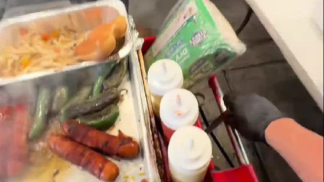 街头人气热狗小摊