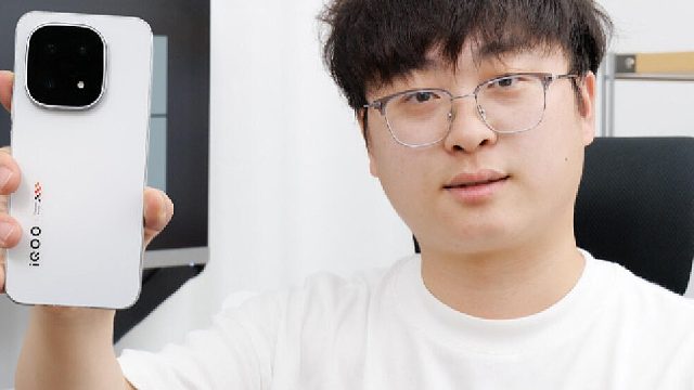 iQOO 15上手！屏幕、性能、续航全在线