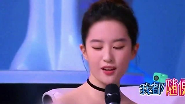 杨洋赞刘亦菲颜值出众太随性，杨迪精心找角度拍摄也难及，杨迪直呼：太受打击！