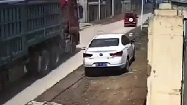 停的那个叫一个规范，招谁惹谁了吗