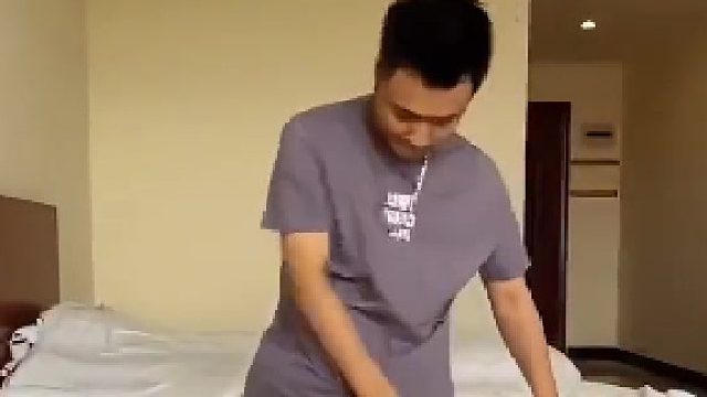 他起码还有个上半身，另一个不是只剩下半身了吗