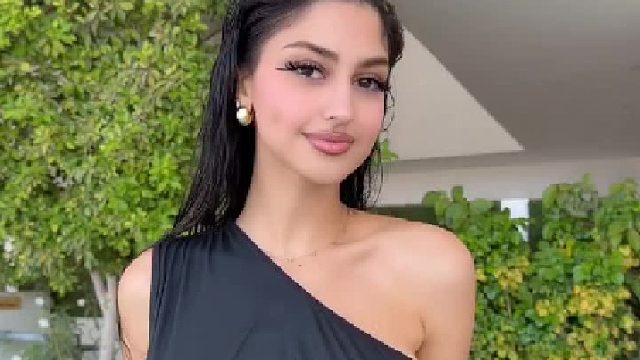 没出息，逗你一下就爱上了